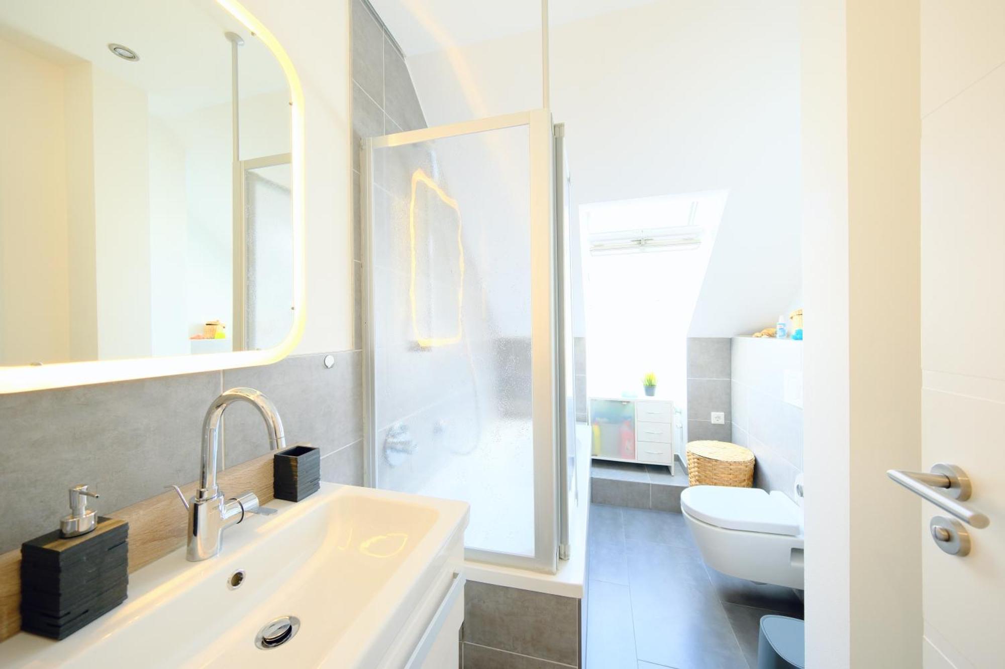 Happybnb - Stilvolles, Naturgelegenes Apartment Mit Blick Auf Den Mittellandkanal Und Die Wasserstadt Hannover - Kamin, Parken Und Spielplatz المظهر الخارجي الصورة